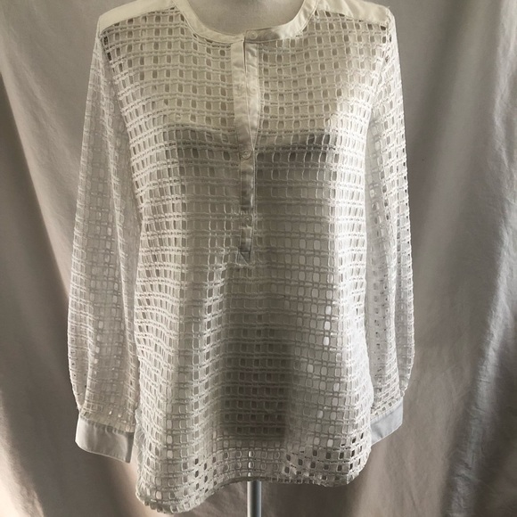 Medium white eyelet top layered Banana Republic - Picture 1 of 8
